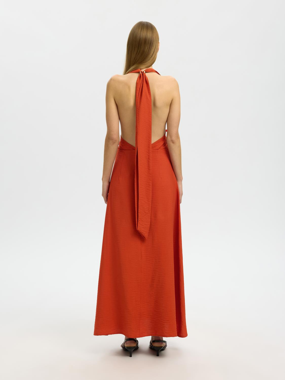 model_shot-back